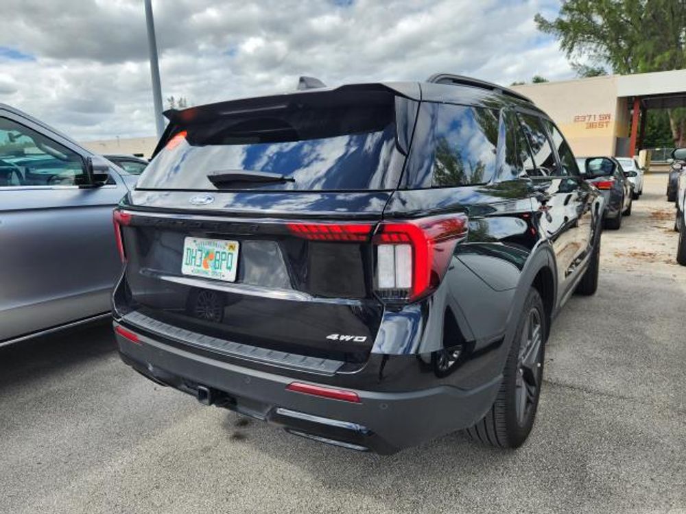 2025 Ford Explorer ST-Line