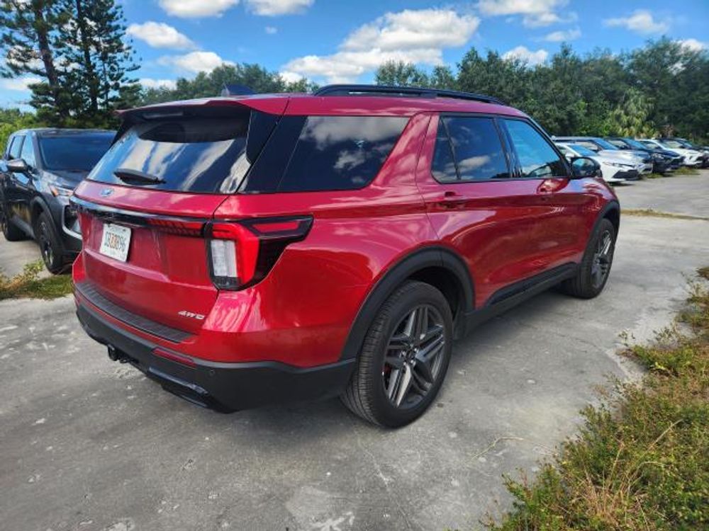 2025 Ford Explorer ST-Line