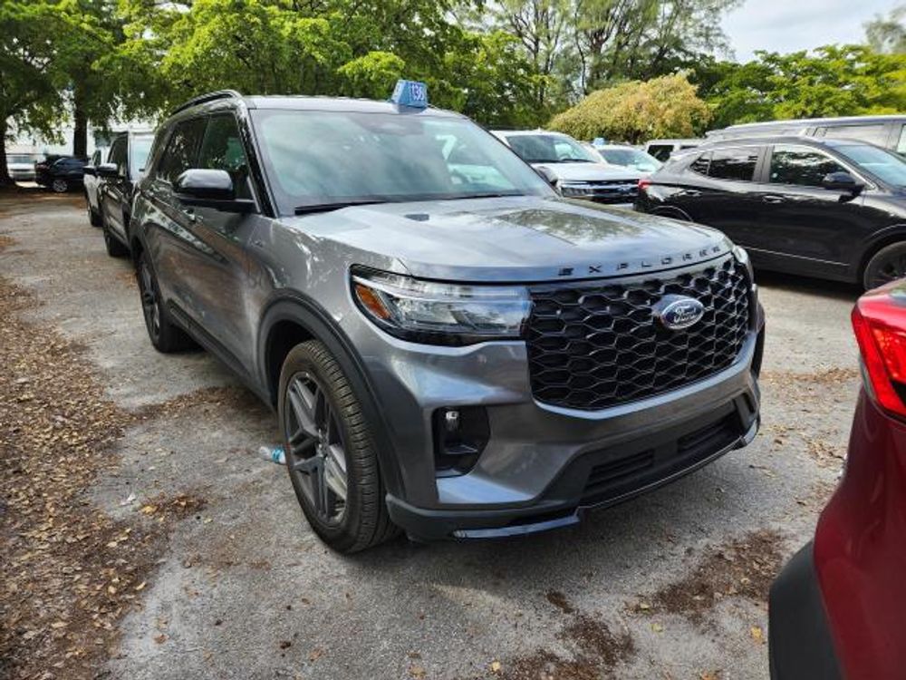 2025 Ford Explorer ST-Line