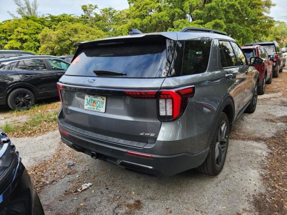 2025 Ford Explorer ST-Line