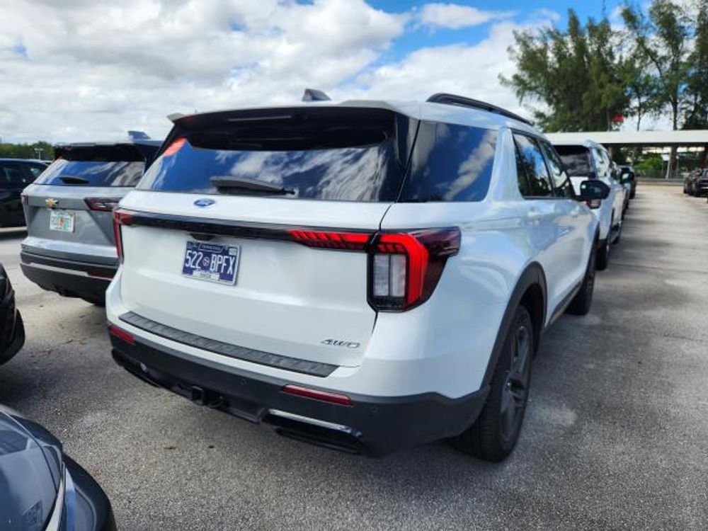2025 Ford Explorer ST-Line
