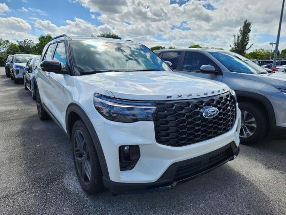 2025 Ford Explorer ST-Line