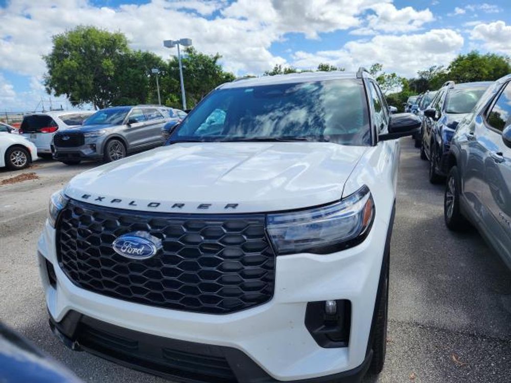 2025 Ford Explorer ST-Line