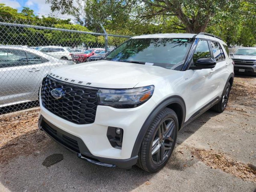 2025 Ford Explorer ST-Line