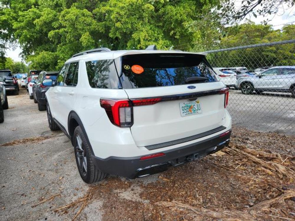 2025 Ford Explorer ST-Line