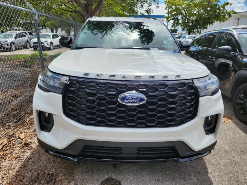 2025 Ford Explorer ST-Line