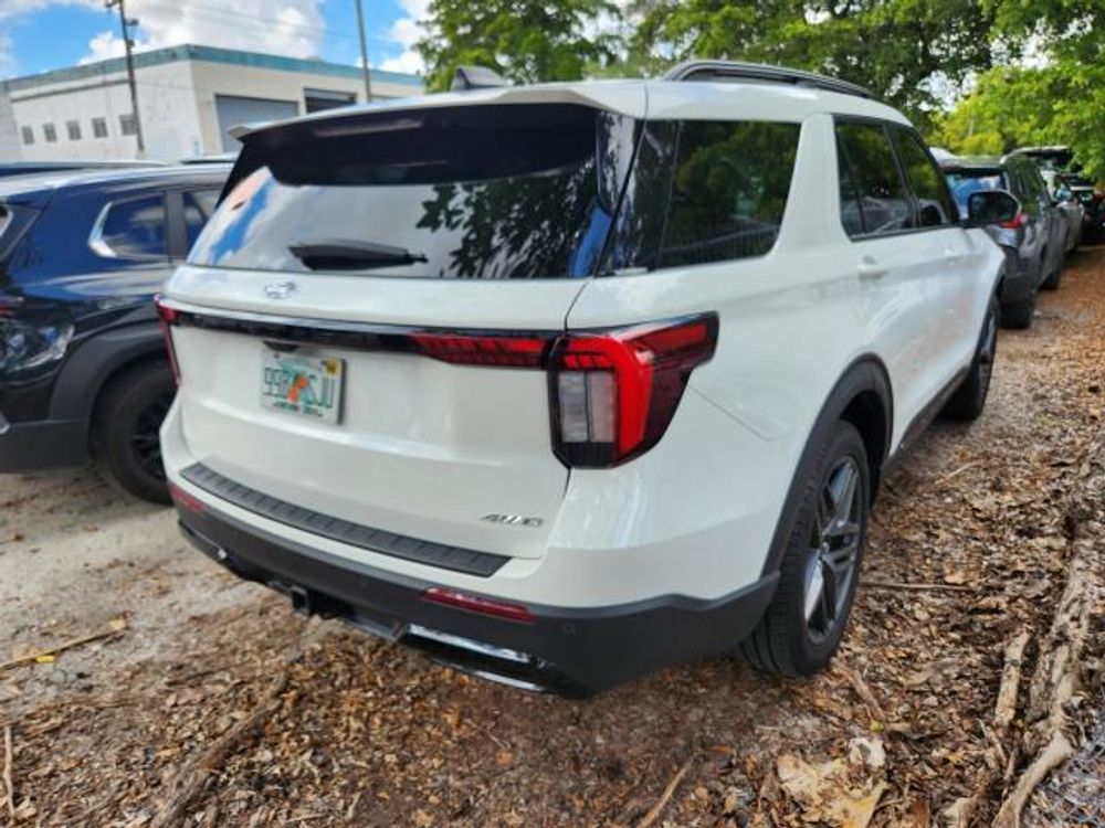 2025 Ford Explorer ST-Line