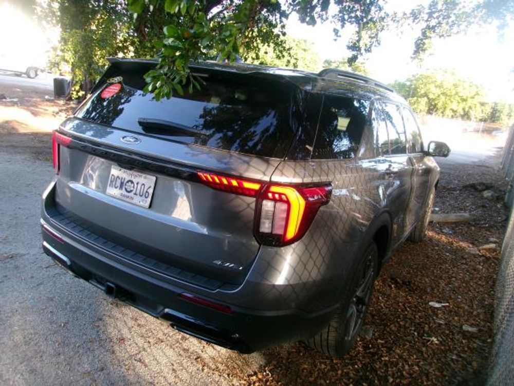 2025 Ford Explorer ST-Line