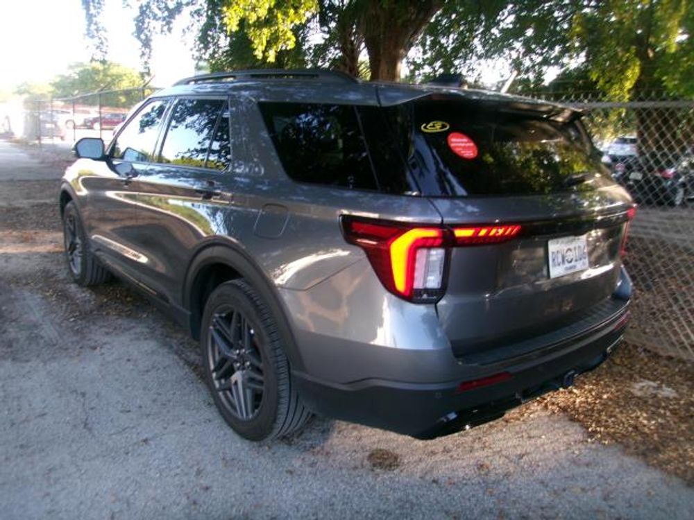 2025 Ford Explorer ST-Line