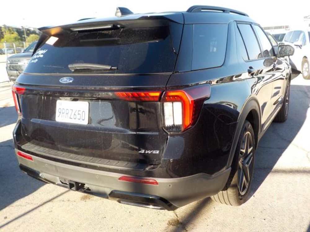 2025 Ford Explorer ST-Line