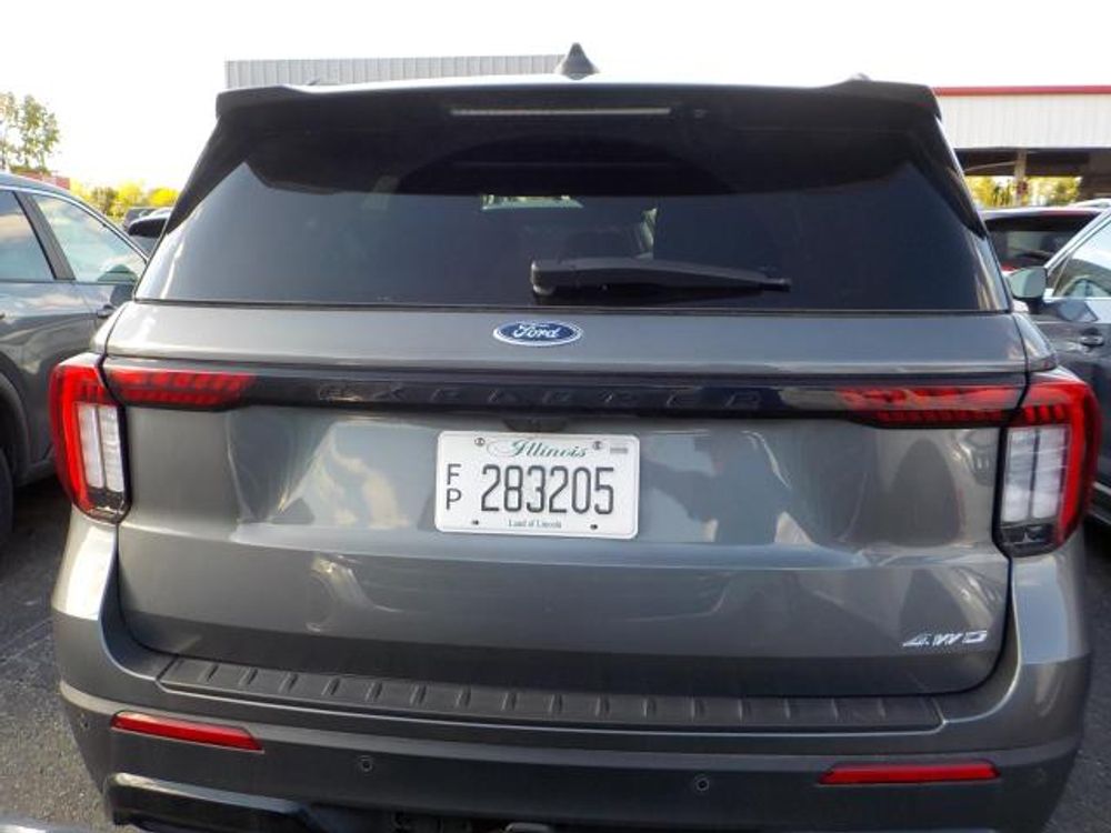 2025 Ford Explorer ST-Line