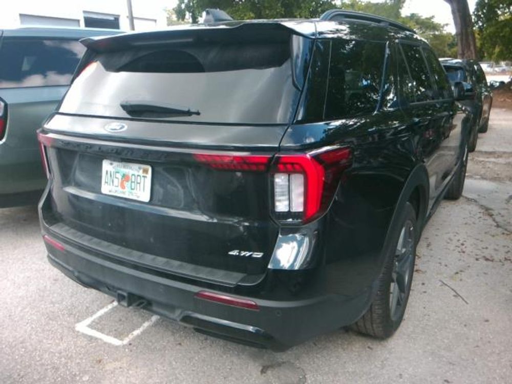 2025 Ford Explorer ST-Line