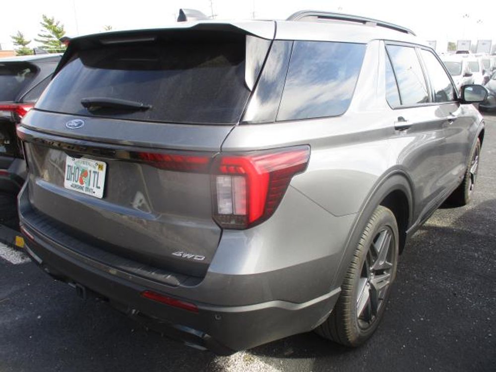 2025 Ford Explorer ST-Line