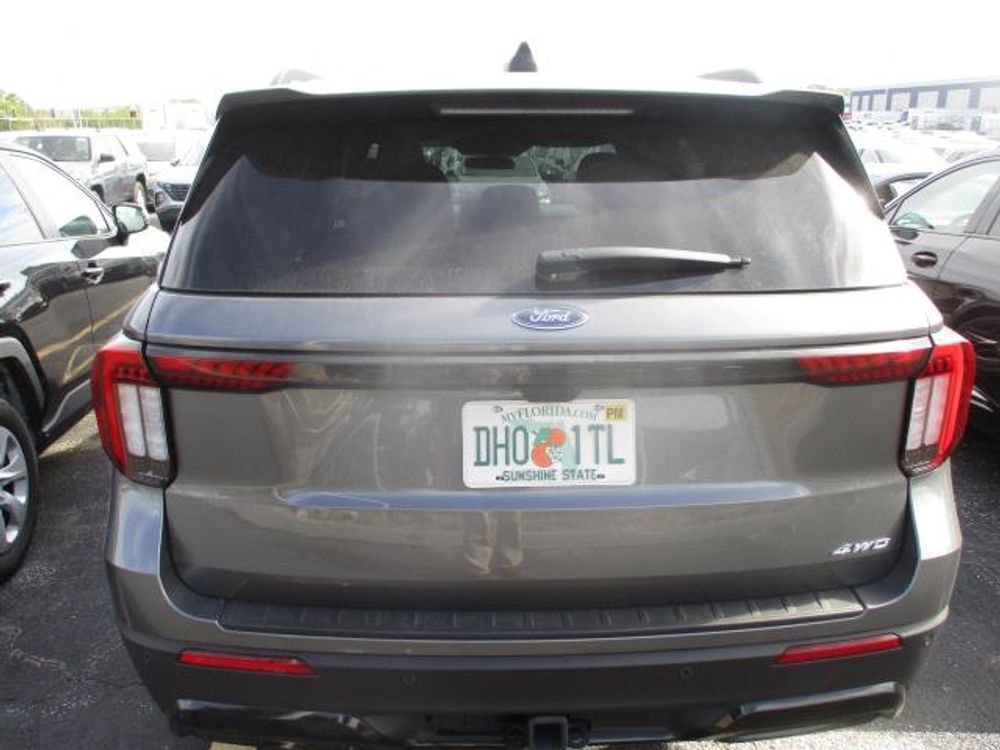 2025 Ford Explorer ST-Line