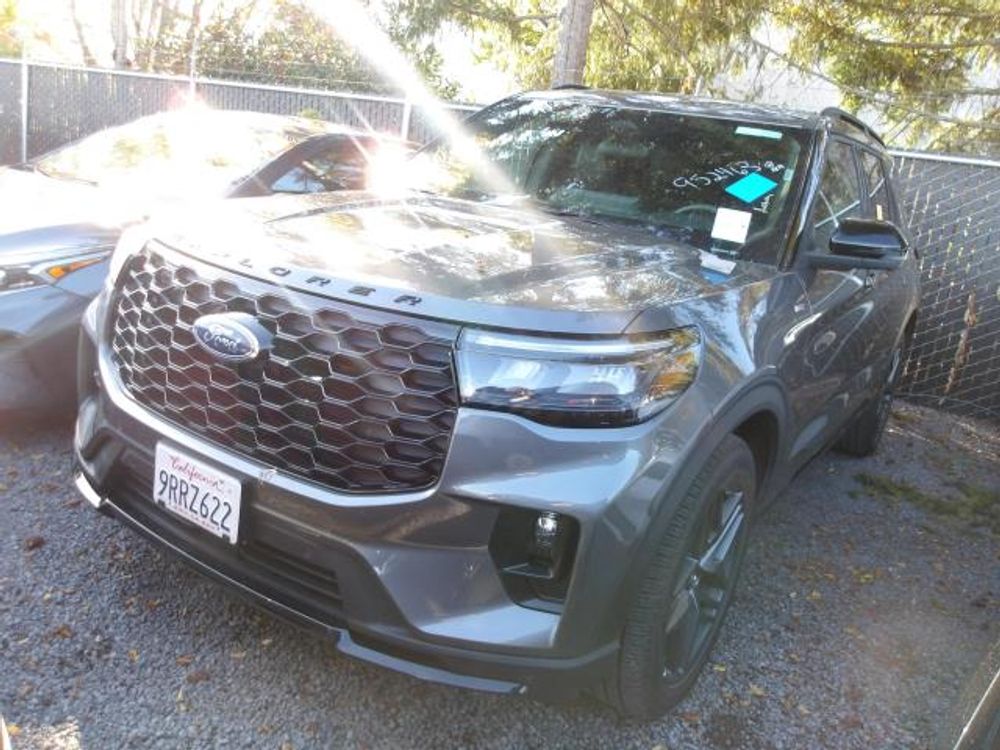 2025 Ford Explorer ST-Line