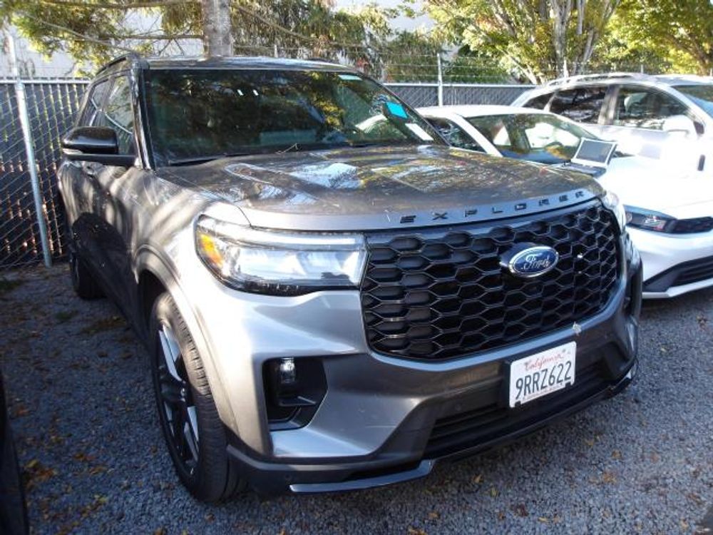 2025 Ford Explorer ST-Line