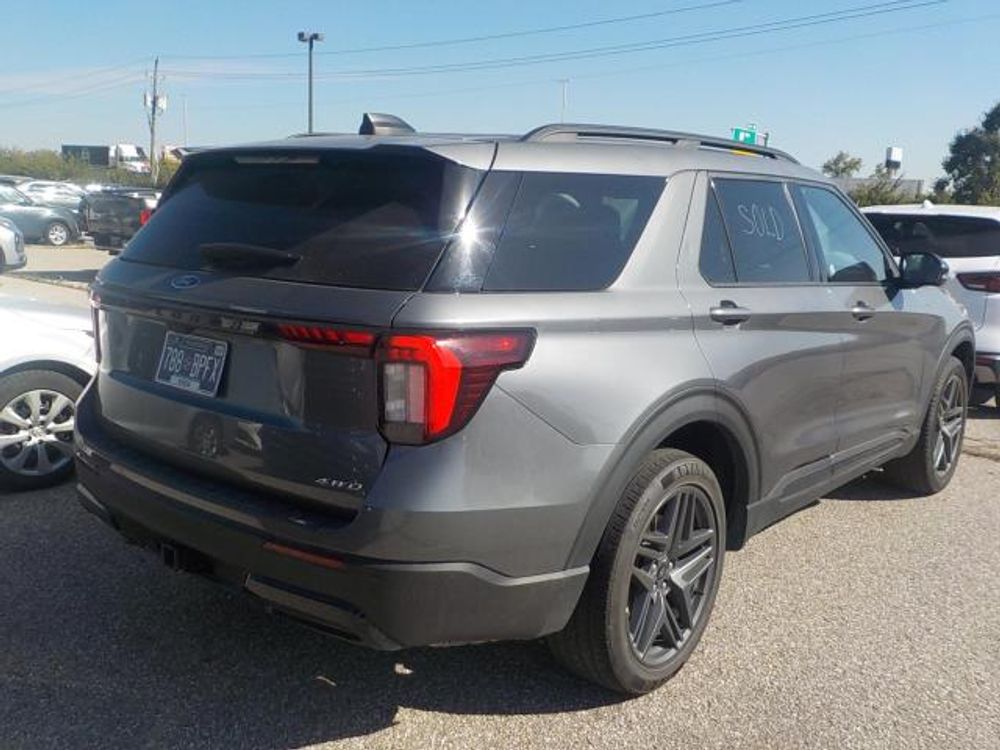 2025 Ford Explorer ST-Line