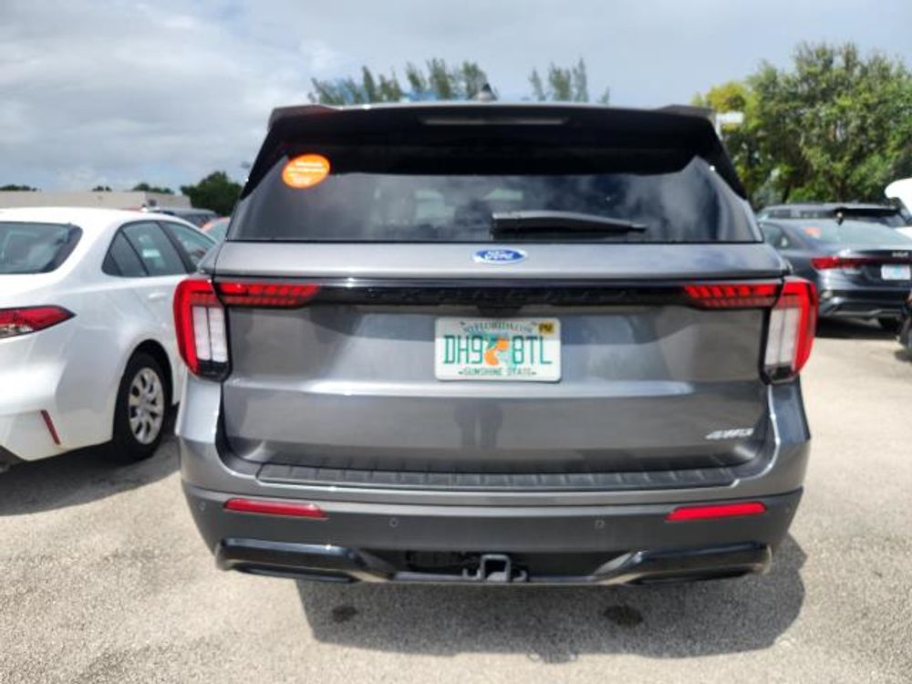 2025 Ford Explorer ST-Line