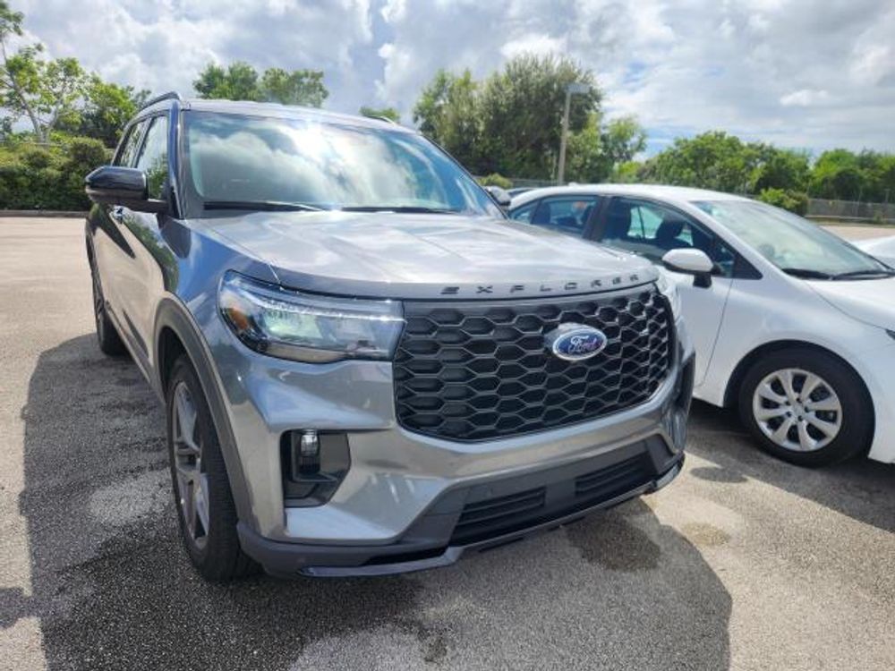 2025 Ford Explorer ST-Line