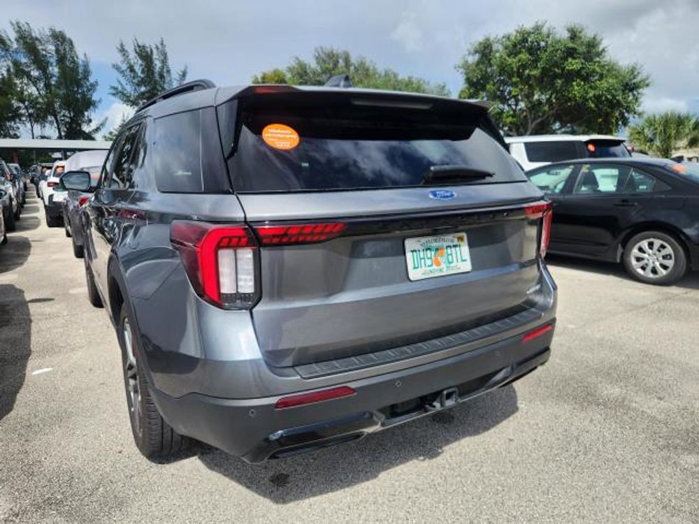 2025 Ford Explorer ST-Line