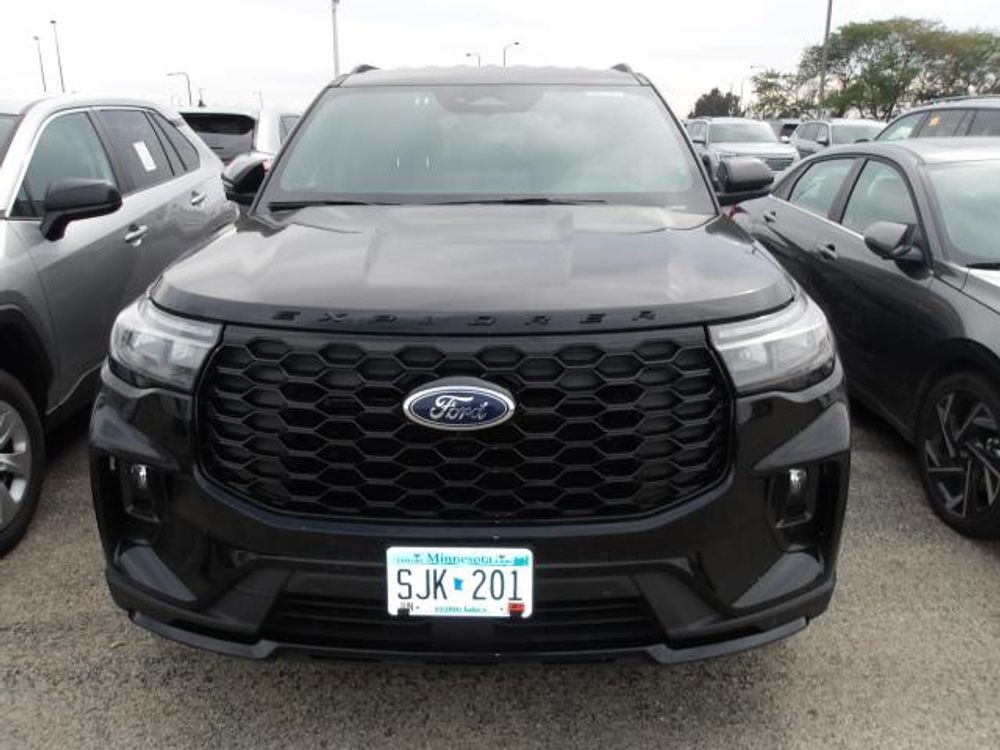 2025 Ford Explorer ST-Line
