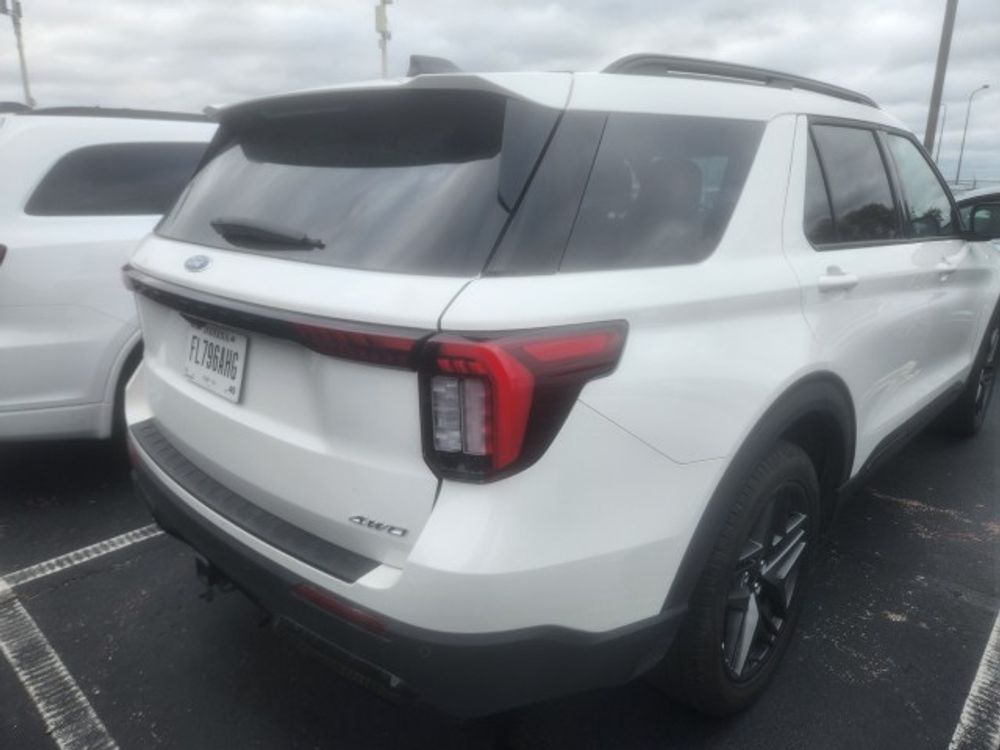 2025 Ford Explorer ST-Line