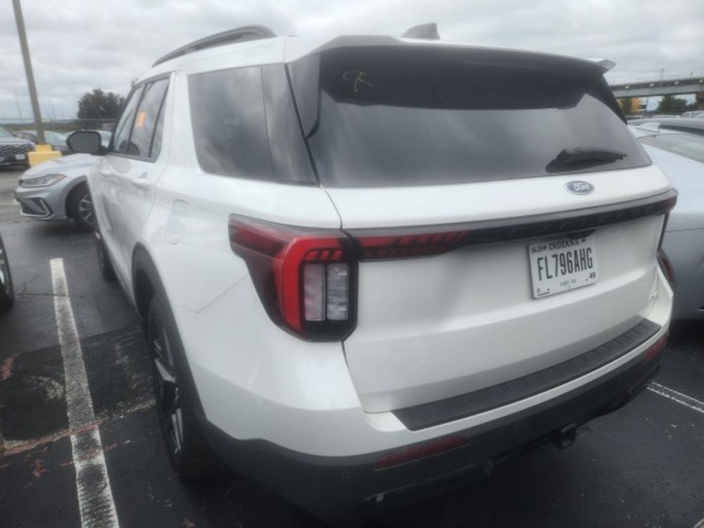 2025 Ford Explorer ST-Line
