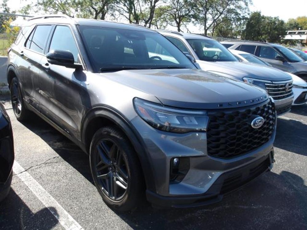 2025 Ford Explorer ST-Line