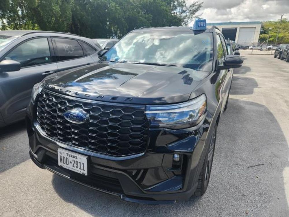 2025 Ford Explorer ST-Line