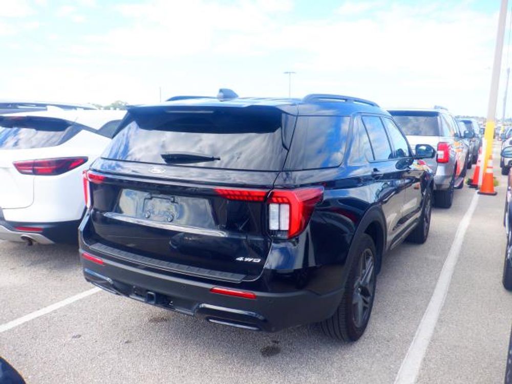 2025 Ford Explorer ST-Line