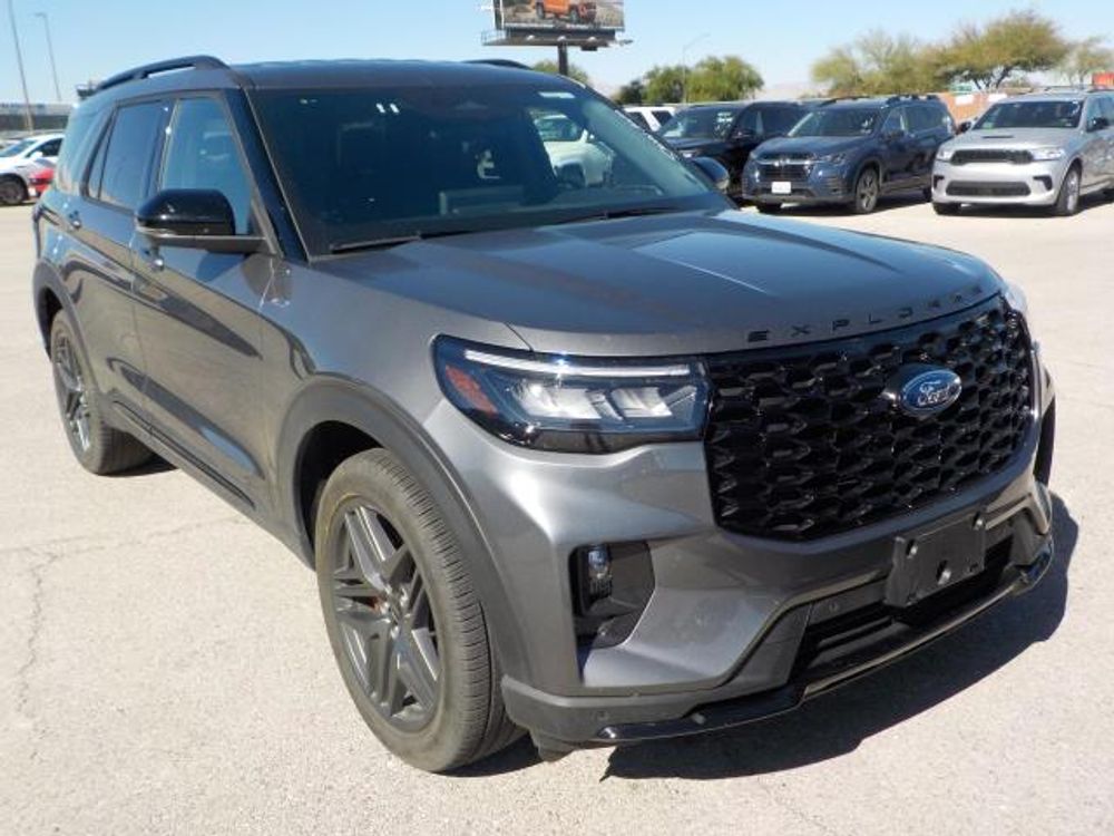 2025 Ford Explorer ST-Line