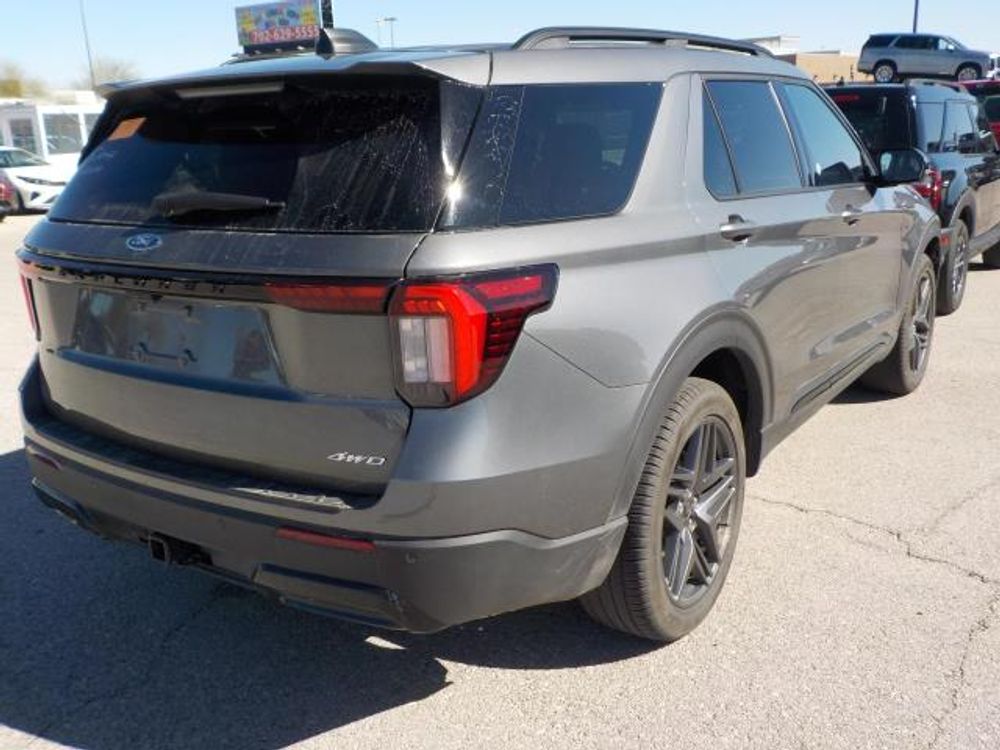 2025 Ford Explorer ST-Line