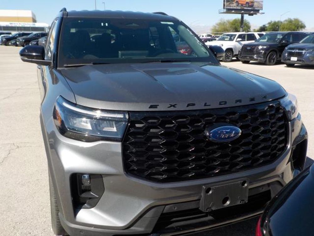 2025 Ford Explorer ST-Line
