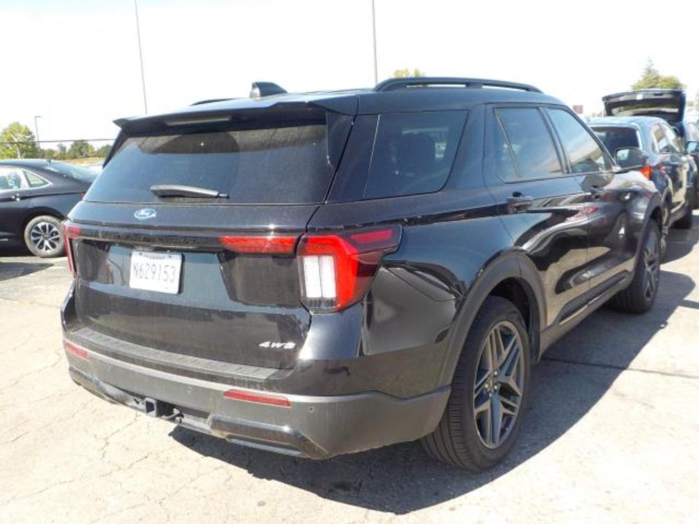 2025 Ford Explorer ST-Line