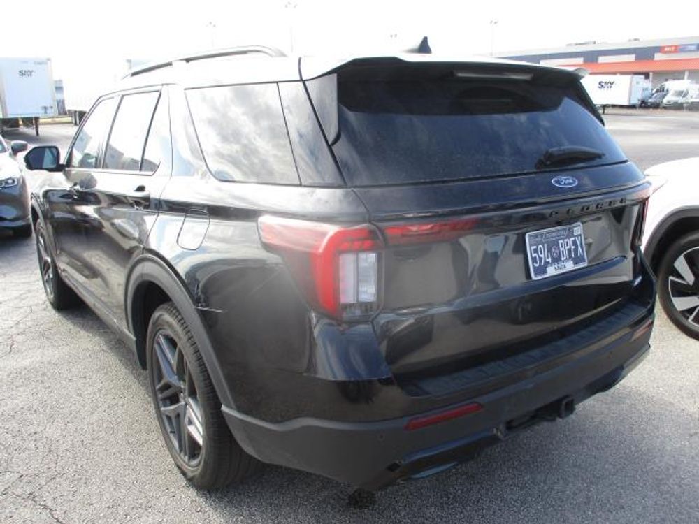 2025 Ford Explorer ST-Line