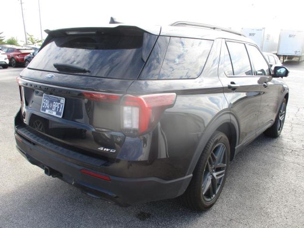 2025 Ford Explorer ST-Line