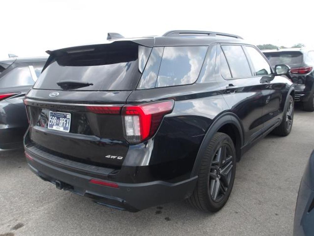 2025 Ford Explorer ST-Line