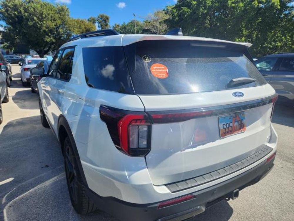 2025 Ford Explorer ST-Line