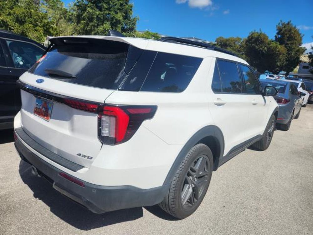 2025 Ford Explorer ST-Line