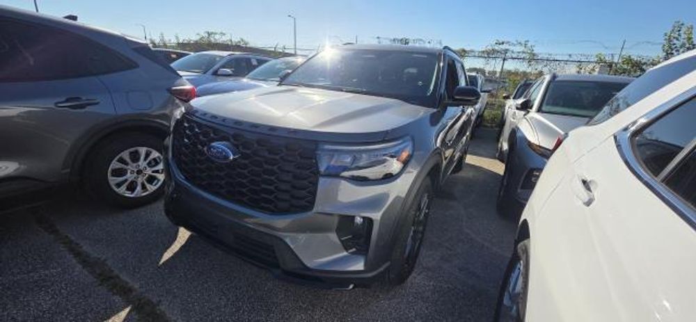 2025 Ford Explorer ST-Line