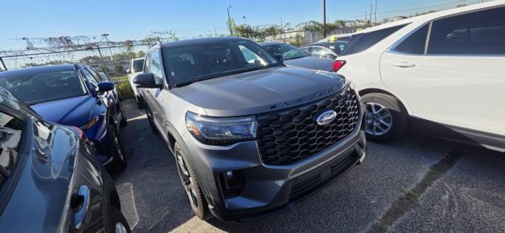 2025 Ford Explorer ST-Line
