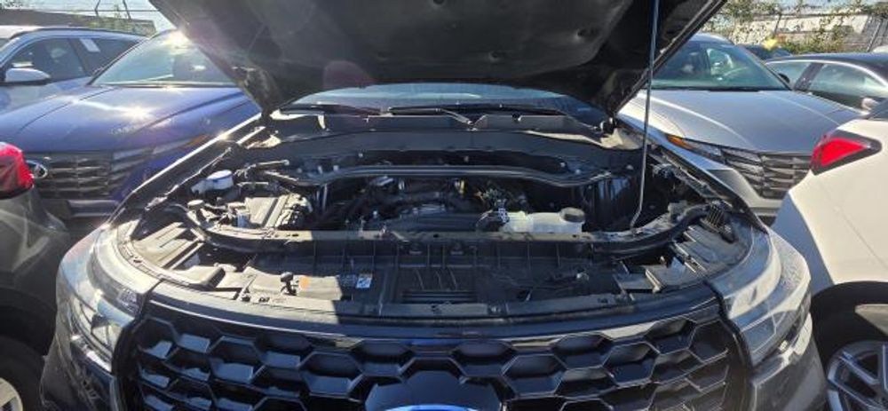 2025 Ford Explorer ST-Line