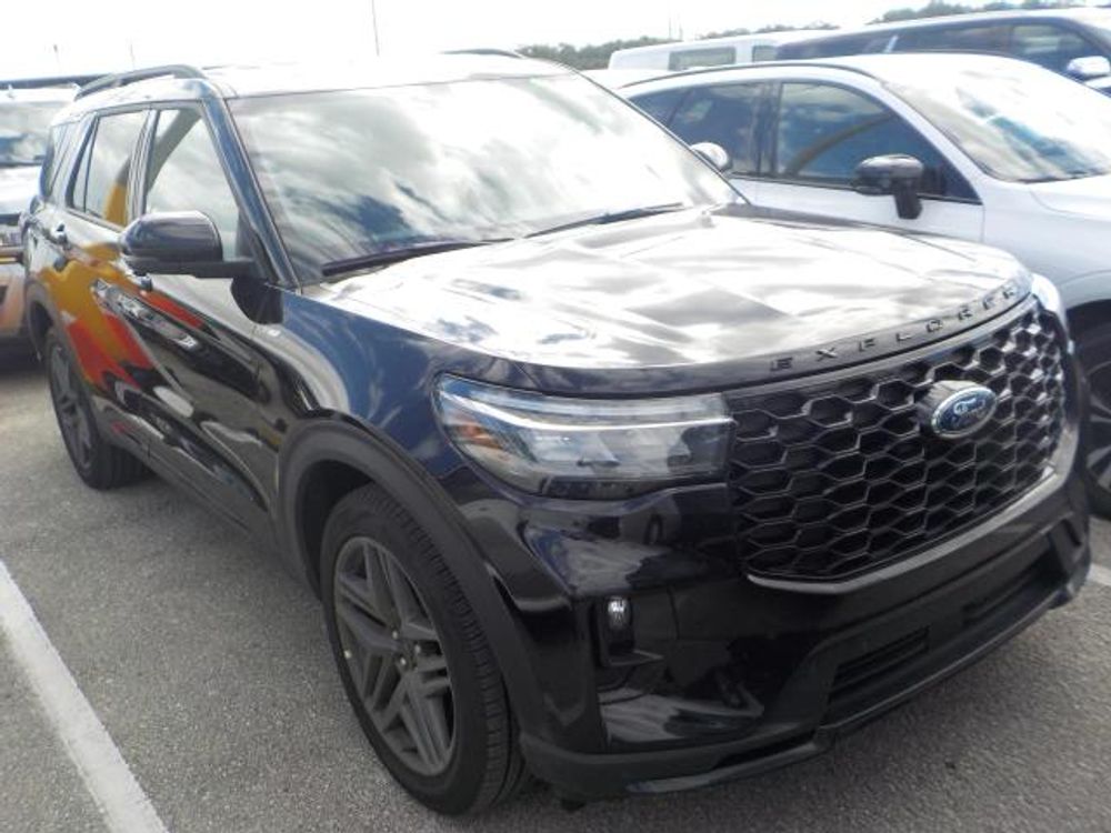2025 Ford Explorer ST-Line
