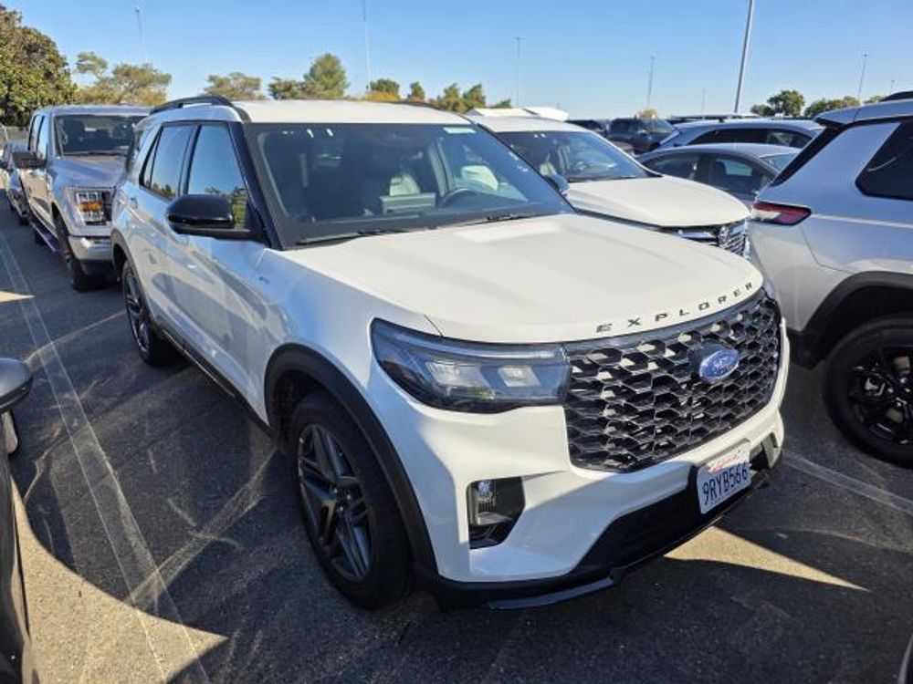 2025 Ford Explorer ST-Line