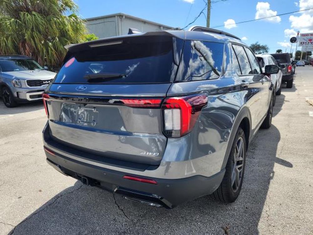 2025 Ford Explorer ST-Line