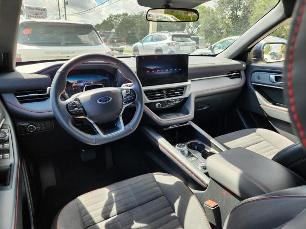 2025 Ford Explorer ST-Line