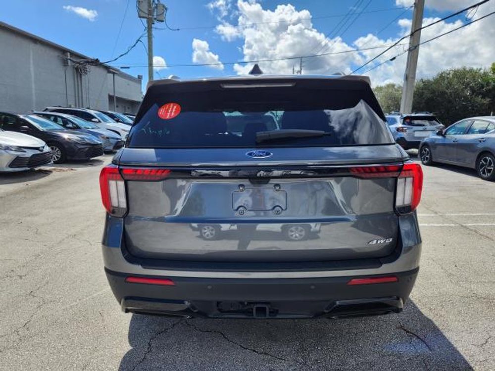 2025 Ford Explorer ST-Line