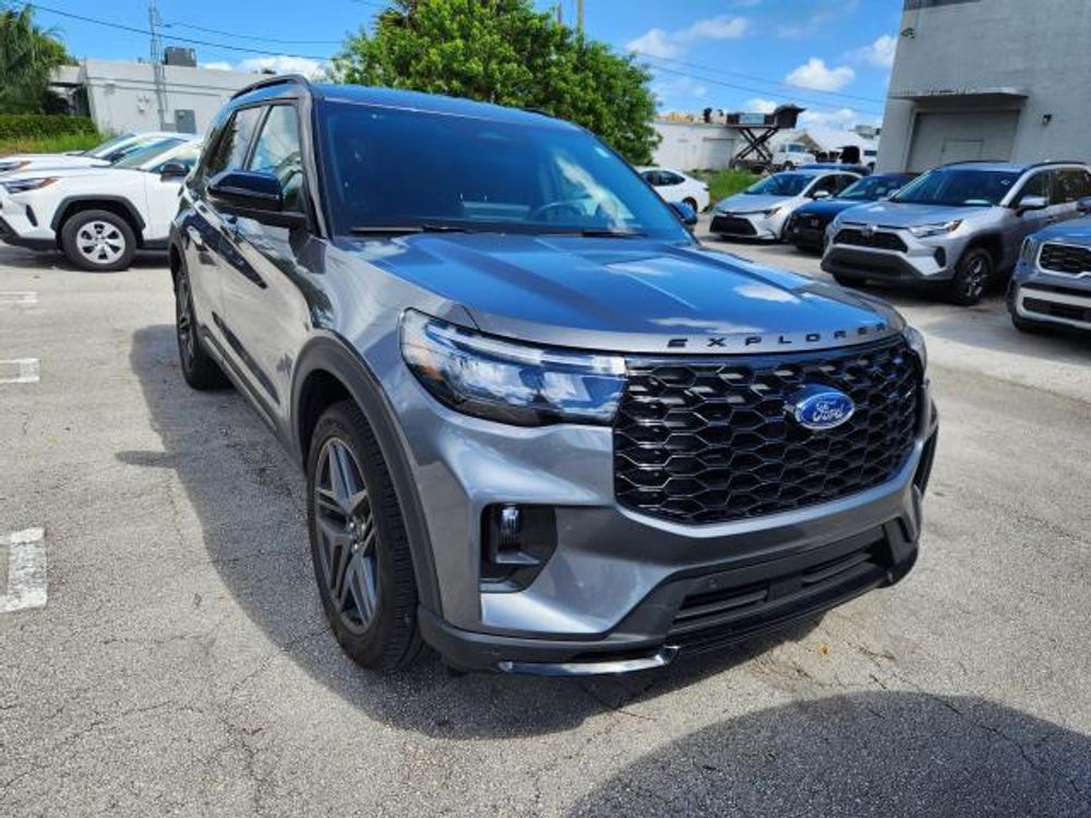 2025 Ford Explorer ST-Line