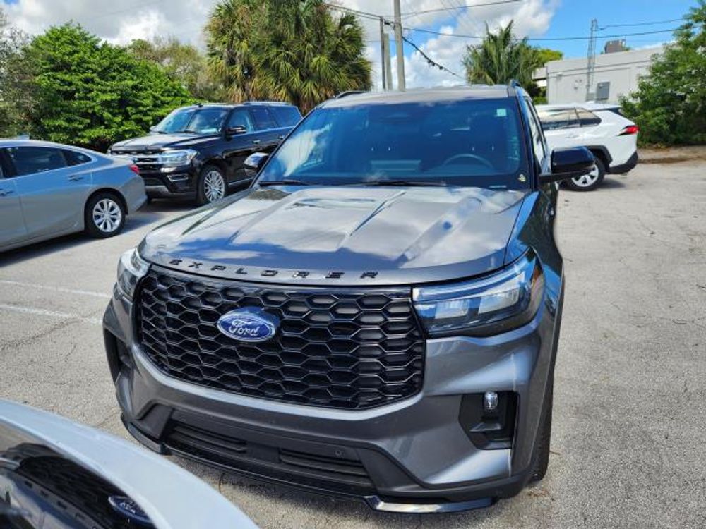 2025 Ford Explorer ST-Line