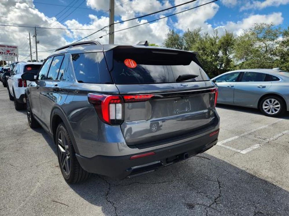 2025 Ford Explorer ST-Line